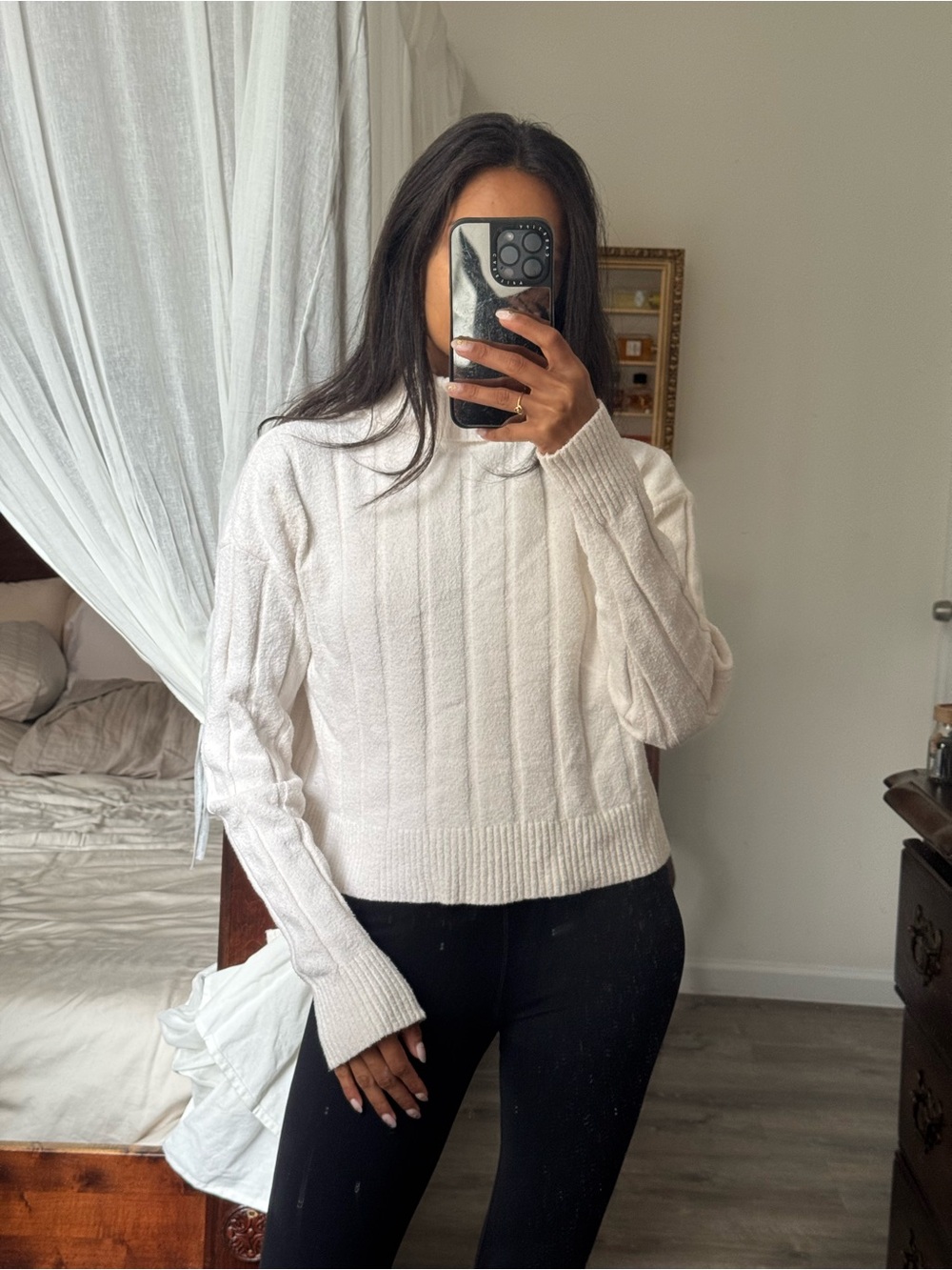 Meshki Cozy Cable-Knit Crewneck Sweater - Cream